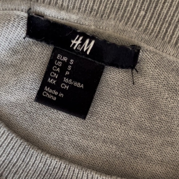 H&M Light Gray Sweater with Sequin 58 - Picture 6 of 8